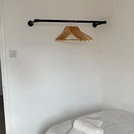 Bv Luxury Spacious 3 Bedroom House At Isaac Close Дом отдыха Манчестер