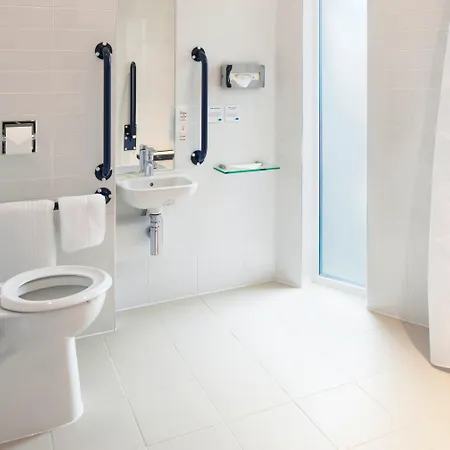 Express Centre By Ihg Hotel 3*
