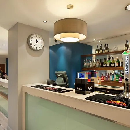 Express Centre By Ihg Hotel 3*