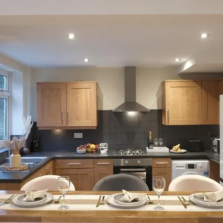 Bee - Byron House 曼彻斯特