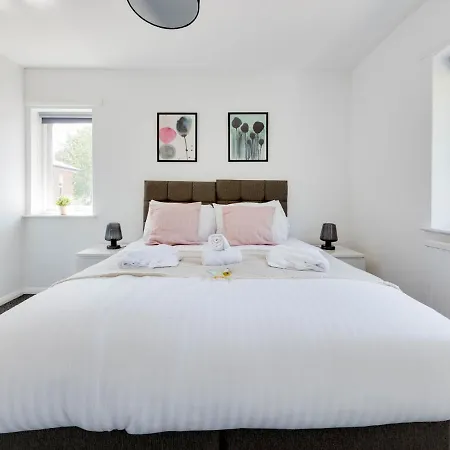 Pass The Keys Lovely 3 Bedroom Golf Club And Parking *