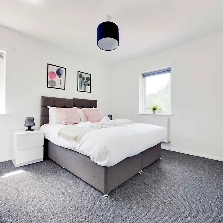 Pass The Keys Lovely 3 Bedroom Golf Club And Parking