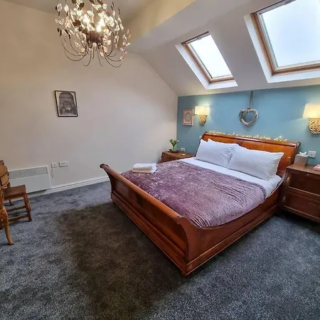 1 Bed Prestwich Duplex Free Parking Manchester