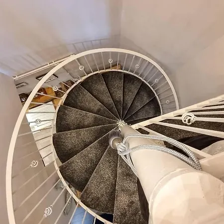 Stunning Luxury Vintage Duplex With Parking *