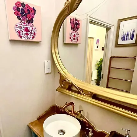 Stunning Luxury Vintage Duplex With Parking Nyaraló *