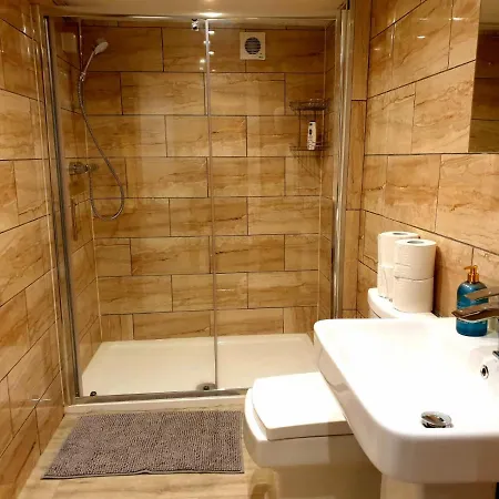Elegant 2 Bed In *