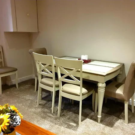 Elegant 2 Bed In