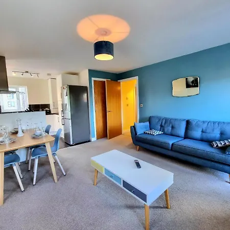 Апартаменты Luxury 2-bedroom Service With Balcony