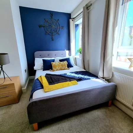 Luxury 2-bedroom Service With Balcony