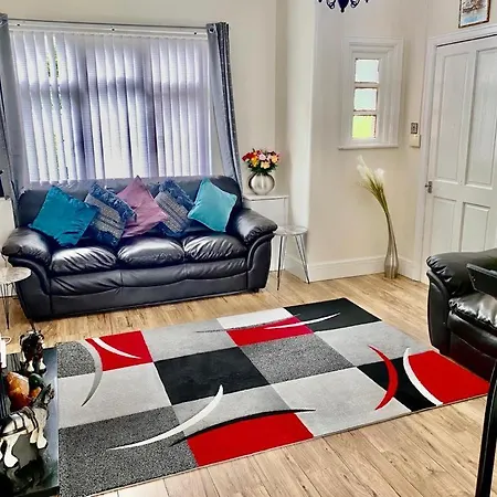 Daire Modern, Spacious And Comfortable 3 Bedroom Home.