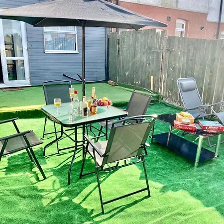 Modern, Spacious And Comfortable 3 Bedroom Home. * Manchester