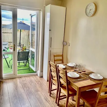 Daire Modern, Spacious And Comfortable 3 Bedroom Home.