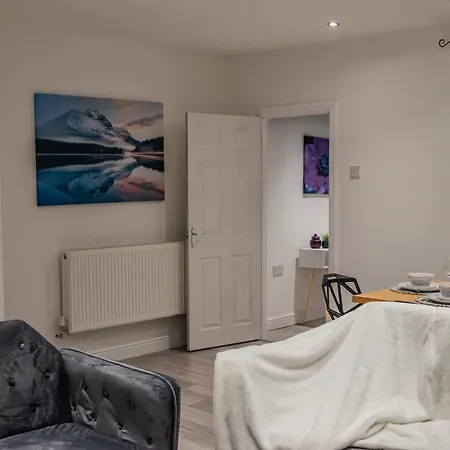 Bv Comfy Spacious 3 Bedroom House At Tatton Street Apartament *