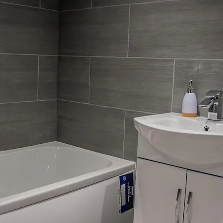 Apartament Bv Comfy Spacious 3 Bedroom House At Tatton Street *