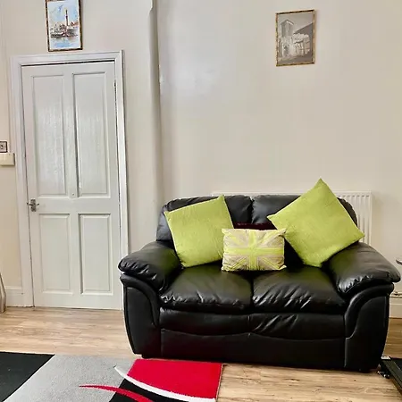 Modern, Spacious And Comfortable 3 Bedroom Home. Daire