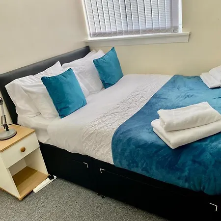Modern, Spacious And Comfortable 3 Bedroom Home.