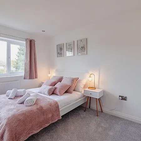 Luxury 7 Bedroom House In Didsbury, * Manchester