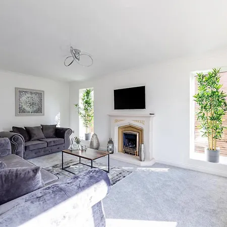 Luxury 7 Bedroom House In Didsbury, Feriehus *