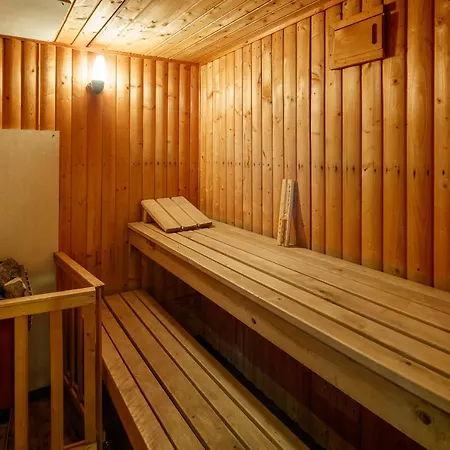 Beautiful 'mayfield' With Private Pool!