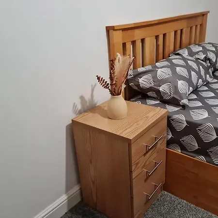 Impeccable 4-bed House Near Centre *