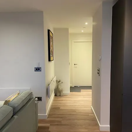Entire 2 Bed Apmt With Balcony Ancoats
