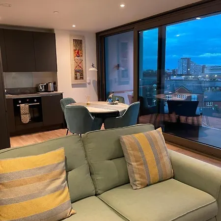 Entire 2 Bed Apmt With Balcony Ancoats