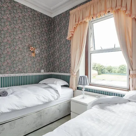 Beautiful 'mayfield' With Private Pool! Dom wakacyjny Manchester