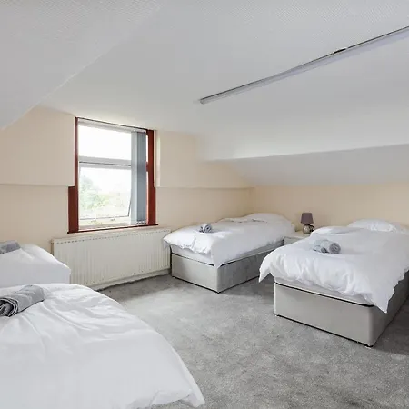 Beautiful 'mayfield' With Private Pool!