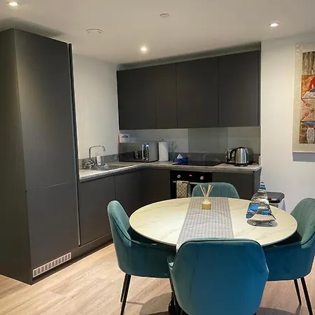 Apartment Entire 2 Bed Apmt With Balcony Ancoats