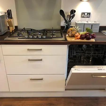 Beautiful 3 Bedroom House Close To The River Bank.