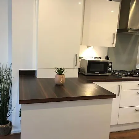 Apartment Beautiful 3 Bedroom House Close To The River Bank. Manchester
