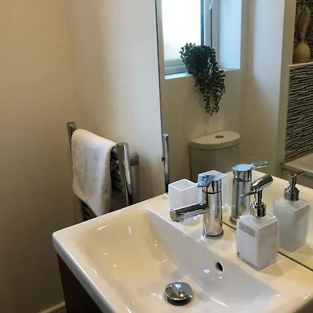 Beautiful 3 Bedroom House Close To The River Bank.