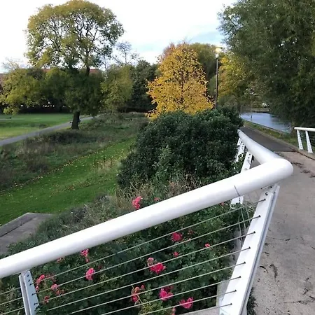 Apartment Beautiful 3 Bedroom House Close To The River Bank.