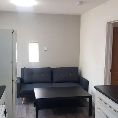 Double Bedroom In Withington, M20. 1 Db Bed, Rm 2 *
