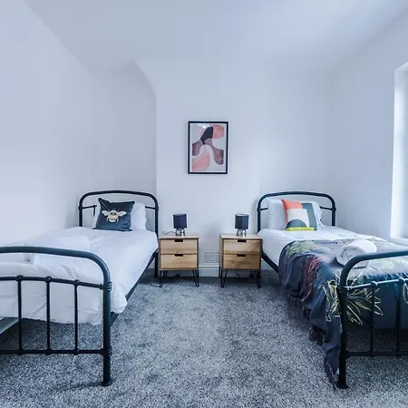 Three Bedroom With Free Parking