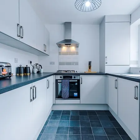 Three Bedroom With Free Parking Manchester