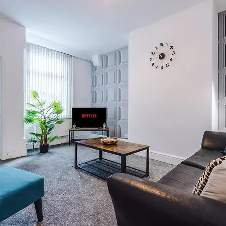 Three Bedroom With Free Parking