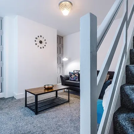 Three Bedroom With Free Parking *