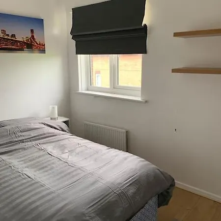 Fabulous 5 Bedroom House, Parking, Nr Centre Дом отдыха