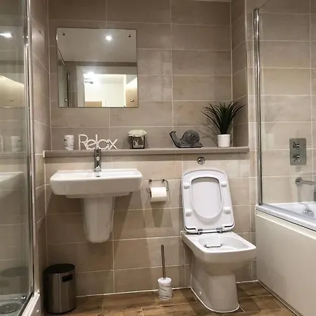 Amazing 3 Bed Penthouse With Large Balcony * Manchester