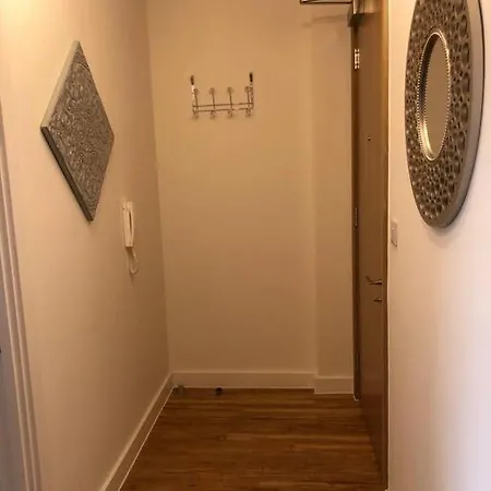 Amazing 3 Bed Penthouse With Large Balcony Apartment *