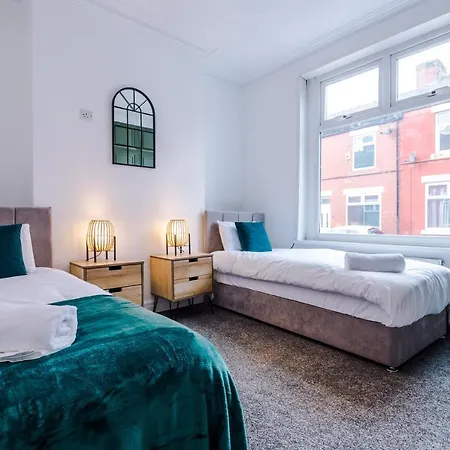 Holiday home Three Bedroom With Free Parking Manchester