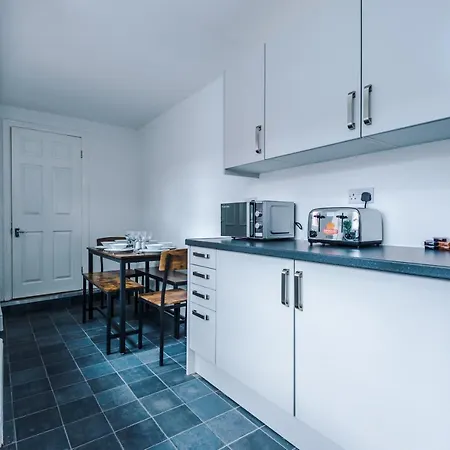 Three Bedroom With Free Parking *