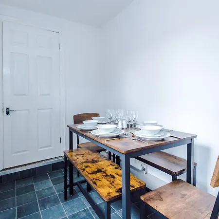 Holiday home Three Bedroom With Free Parking *