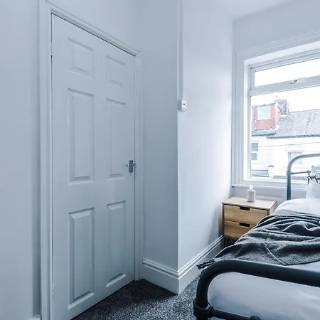 Holiday home Three Bedroom With Free Parking Manchester