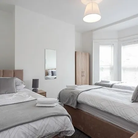 펜션 Spacious Comfortable House Close To Etihad+parking *