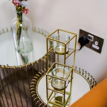 Spacious 4 Bedroom Modern House Near Centre Sleeps 12 * Manchester