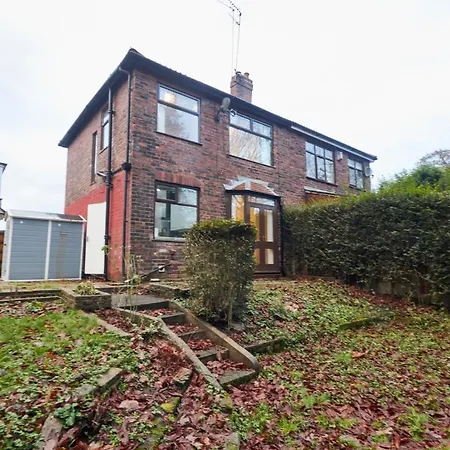 Peaceful House With Garden And Parking