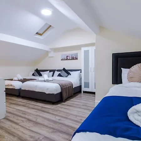 Casa de Férias Spacious 4 Bedroom Modern House Near Centre Sleeps 12 Manchester