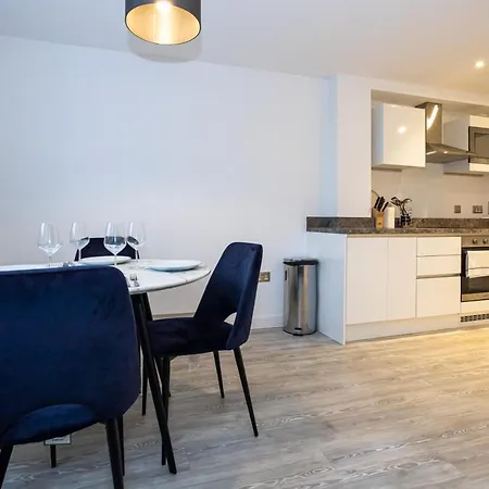 Fantastic 2 Bedroom Duplex In *